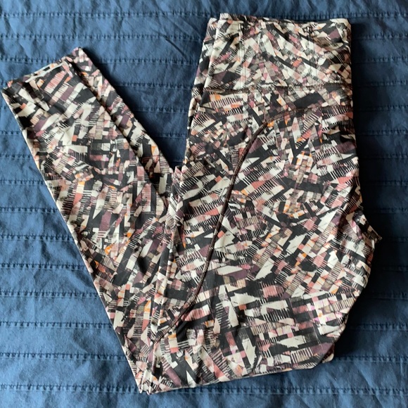 Lululemon Fast and Free Tights - Sz 8 - Picture 1 of 2